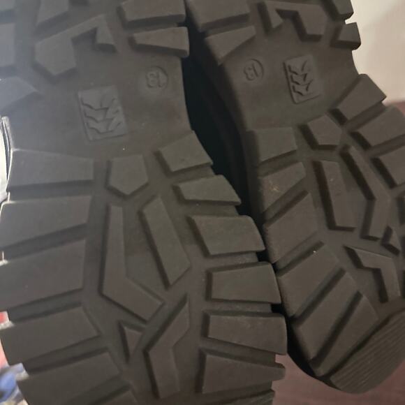 Cat and jack Winter girls Boots - Picture 4 of 4